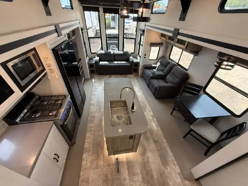 2025 PALOMINO PUMA 402LFT