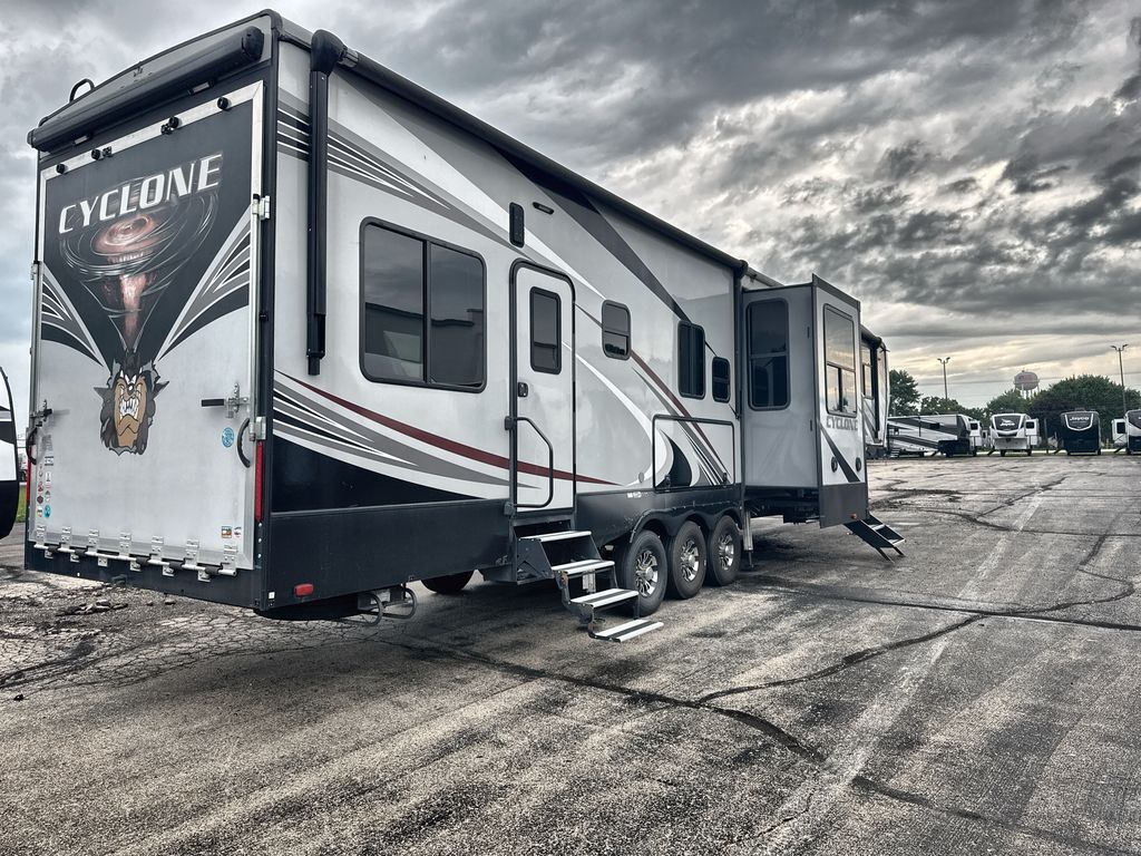 2019 Heartland Cyclone 4005 in new carlisle OH