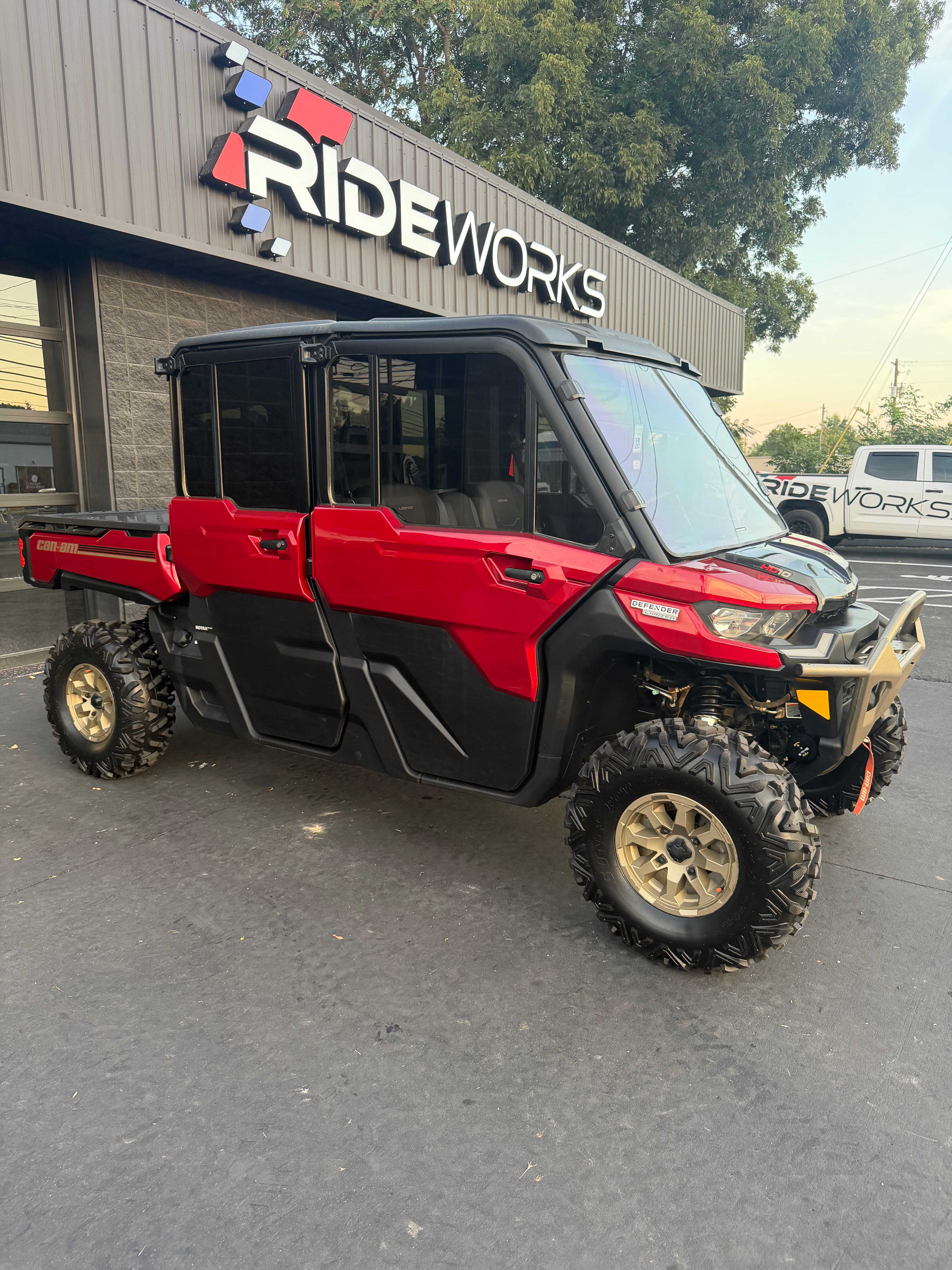 2025 Can-Am Defender MAX Limited Cab HD10 in carson city MI