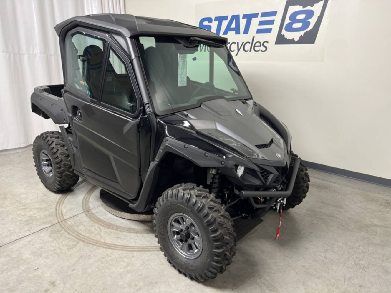 A photo of this 2025 Yamaha Wolverine X2 850 XT-R (YXE85WTZSB) HARD ENCLOSURE G