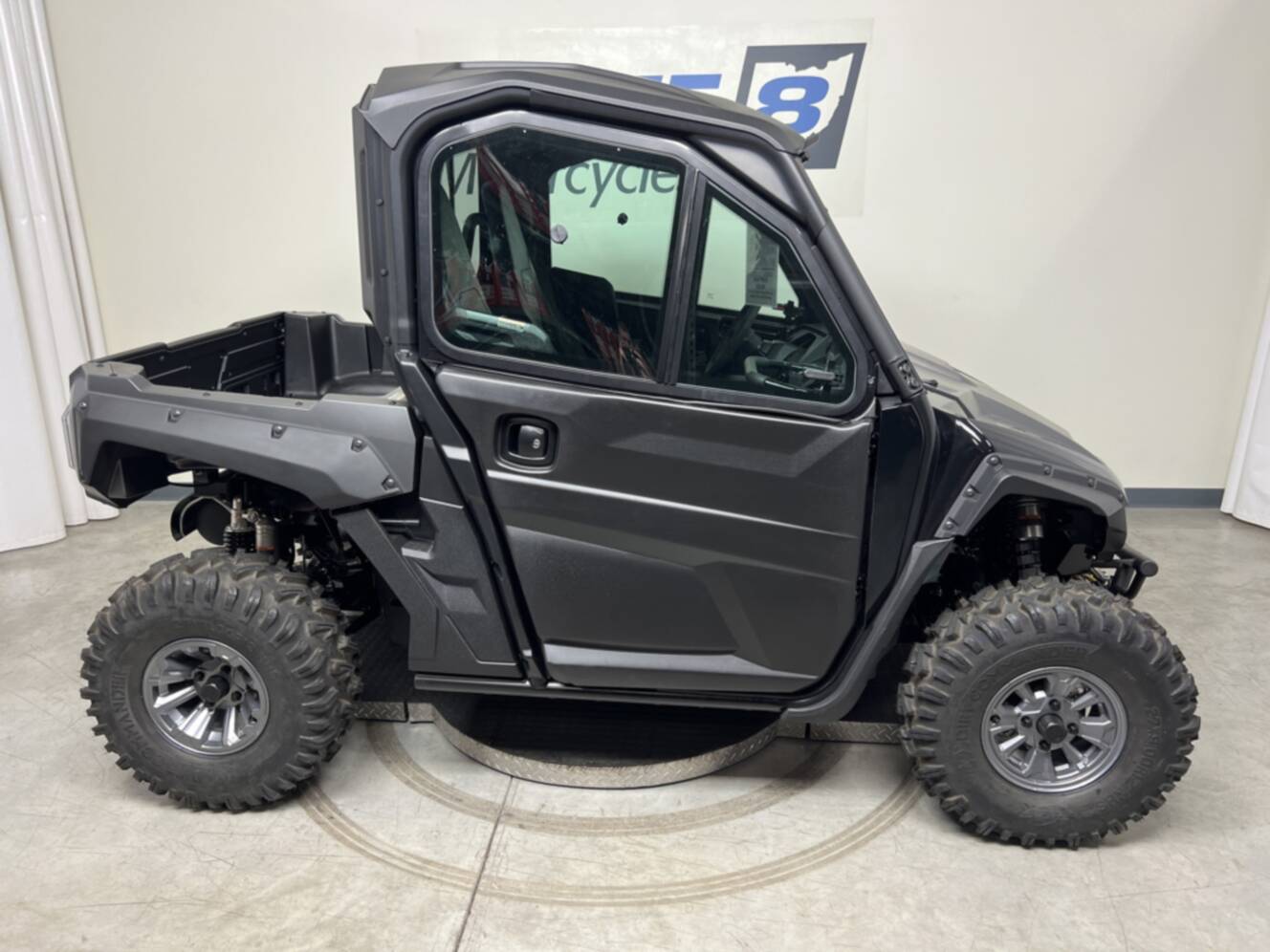 A photo of this 2025 Yamaha Wolverine X2 850 XT-R (YXE85WTZSB) HARD ENCLOSURE G
