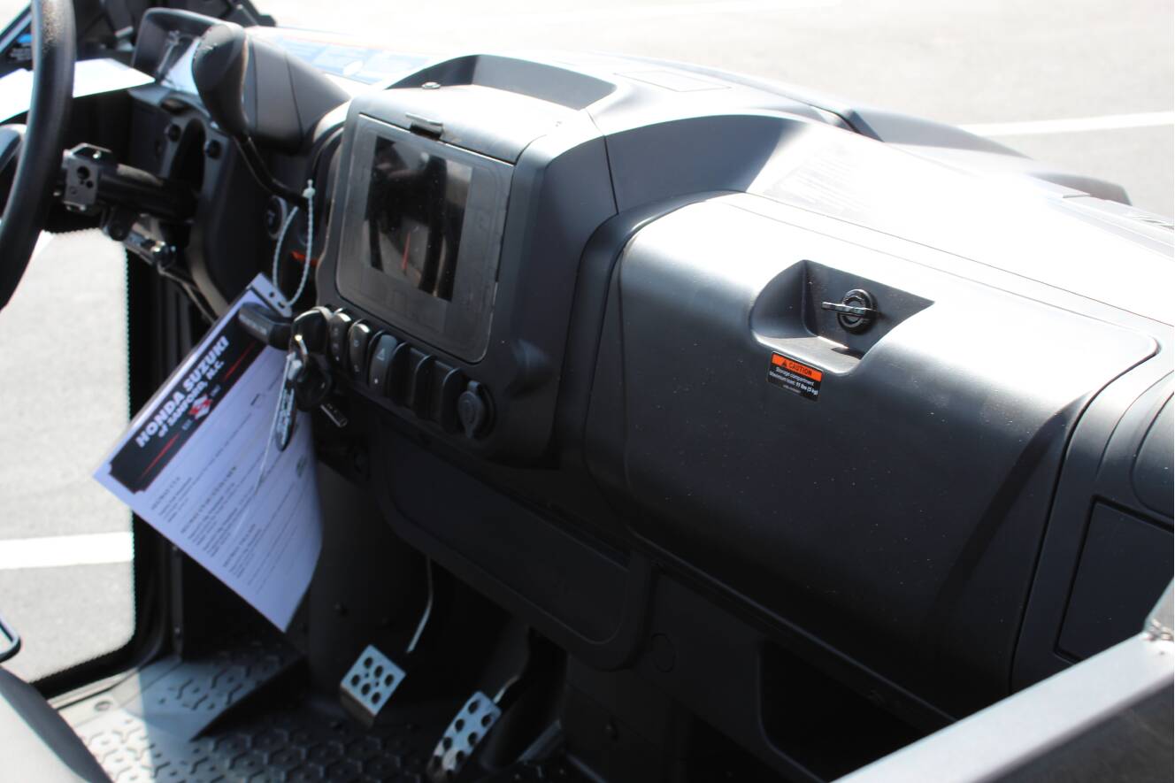 A photo of this 2026 Segway Powersports UT6 P