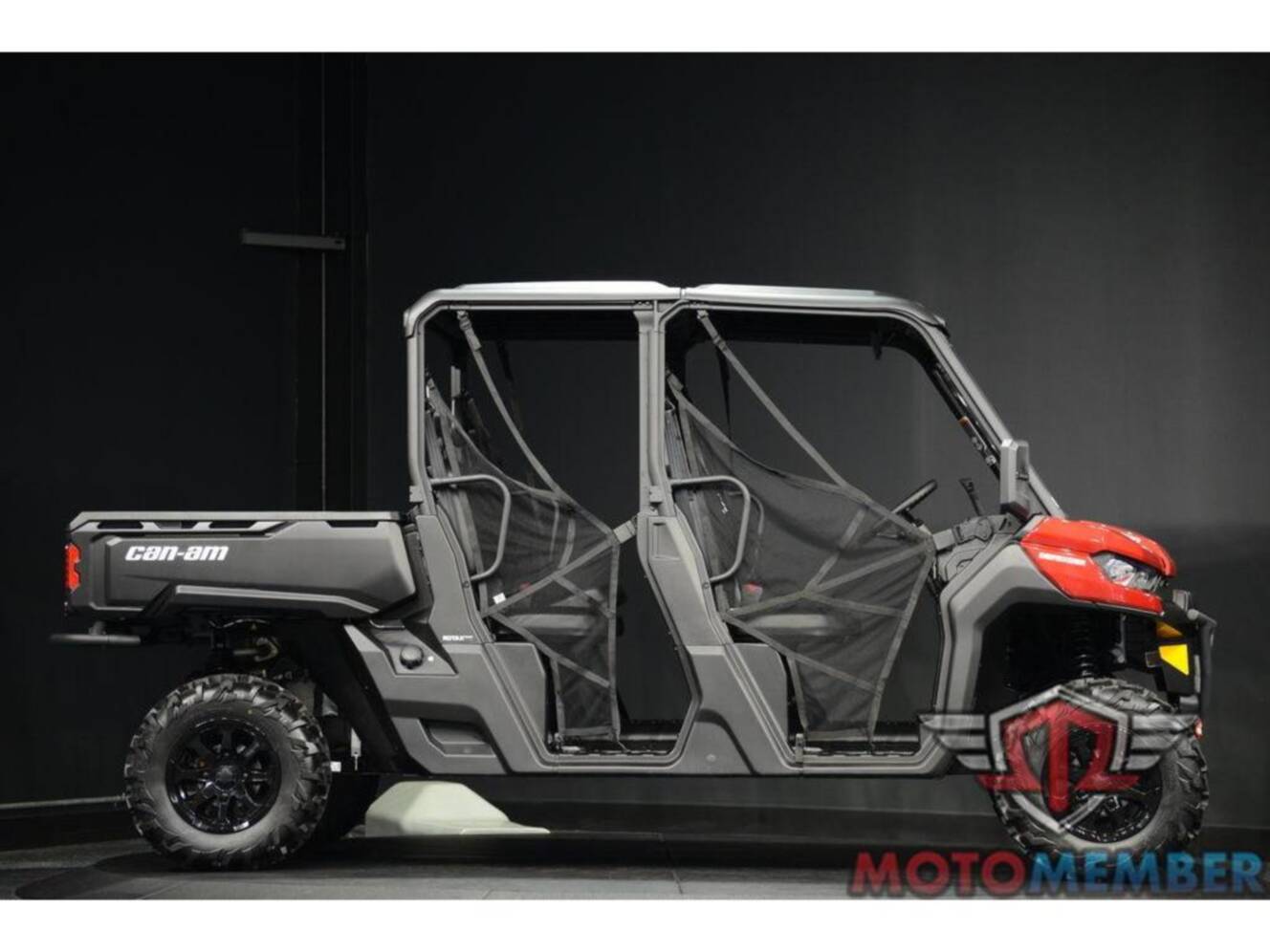 A photo of this 2025 Can-Am Defender MAX DPS HD10