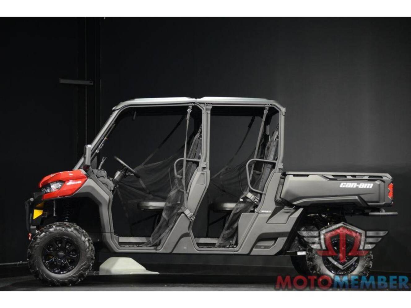 A photo of this 2025 Can-Am Defender MAX DPS HD10