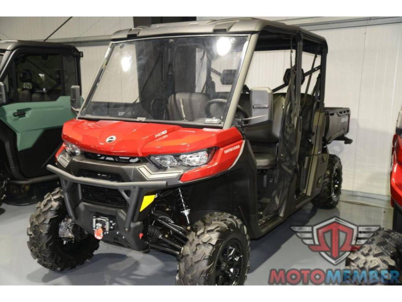 A photo of this 2025 Can-Am Defender MAX DPS HD10