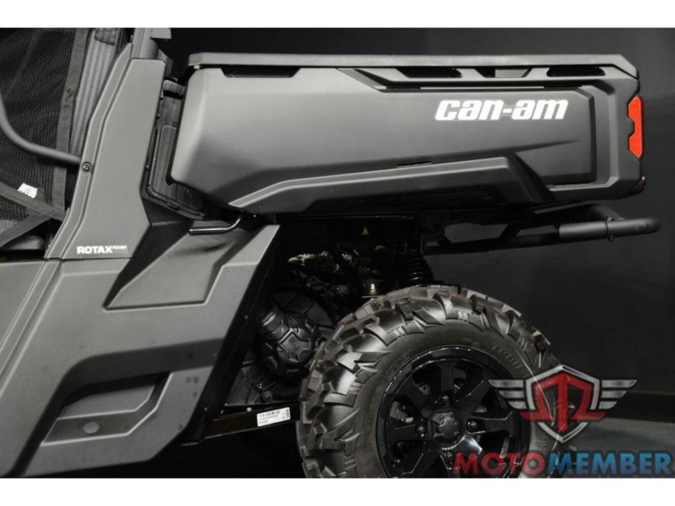 A photo of this 2025 Can-Am Defender MAX DPS HD10
