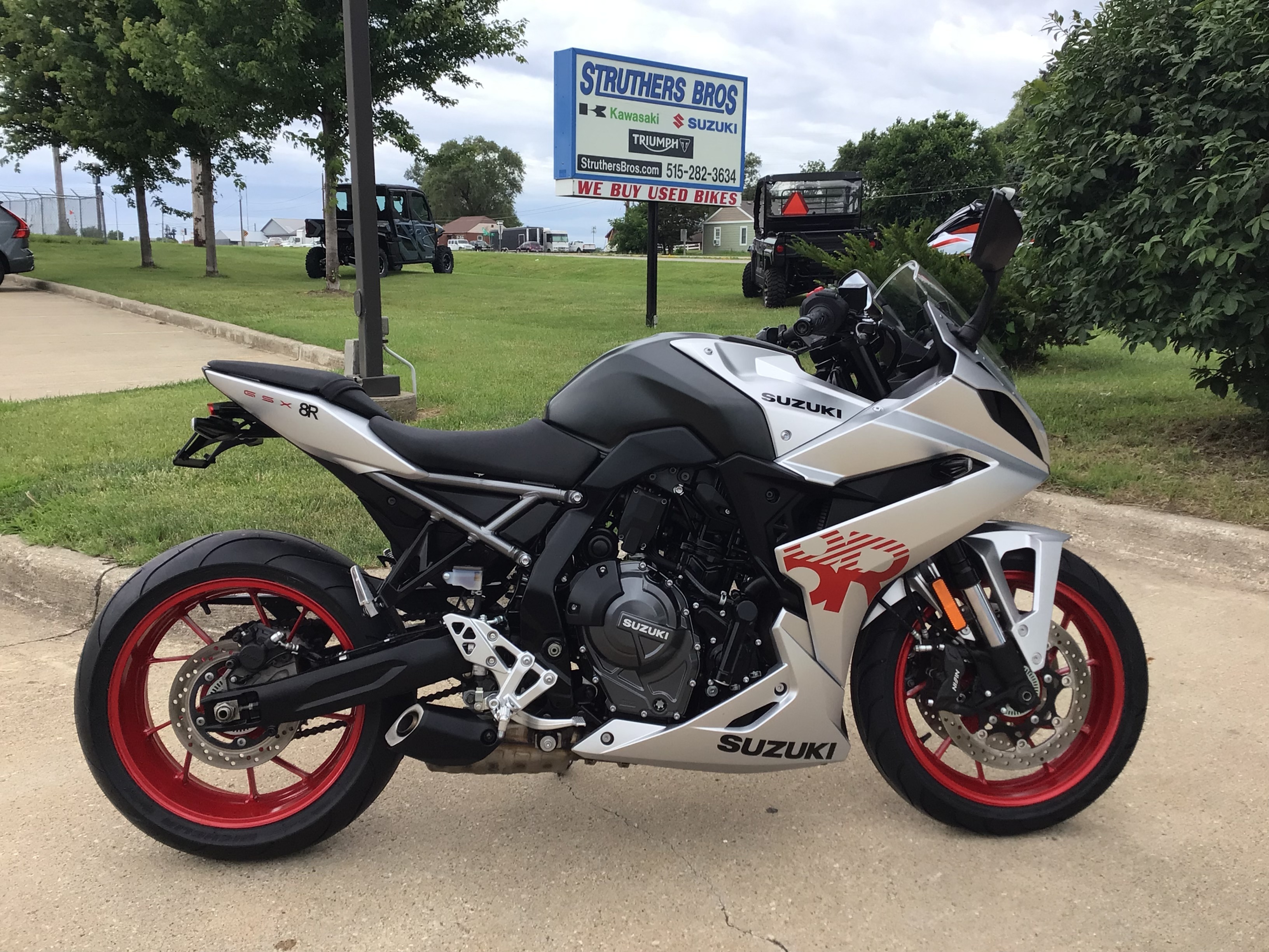 2024 Suzuki GSX-8R 8R in Des Moines, IA