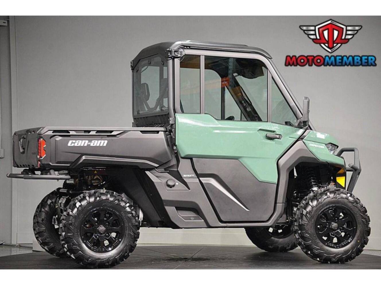 A photo of this 2026 Can-Am Defender DPS CAB HD10