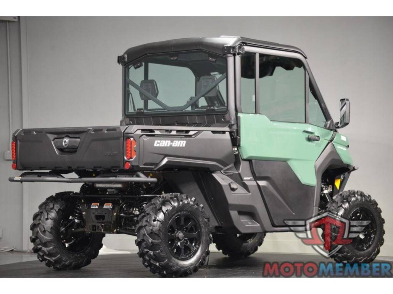A photo of this 2026 Can-Am Defender DPS CAB HD10