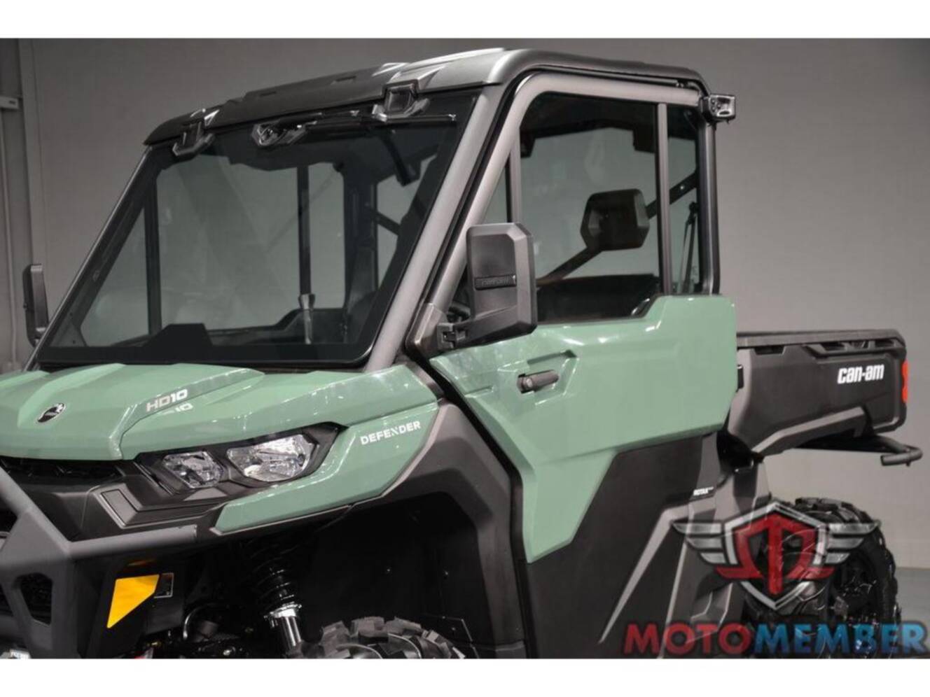 A photo of this 2026 Can-Am Defender DPS CAB HD10