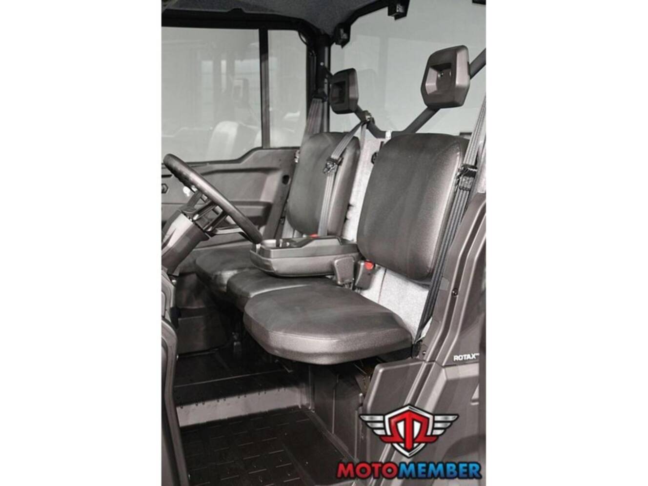 A photo of this 2026 Can-Am Defender DPS CAB HD10