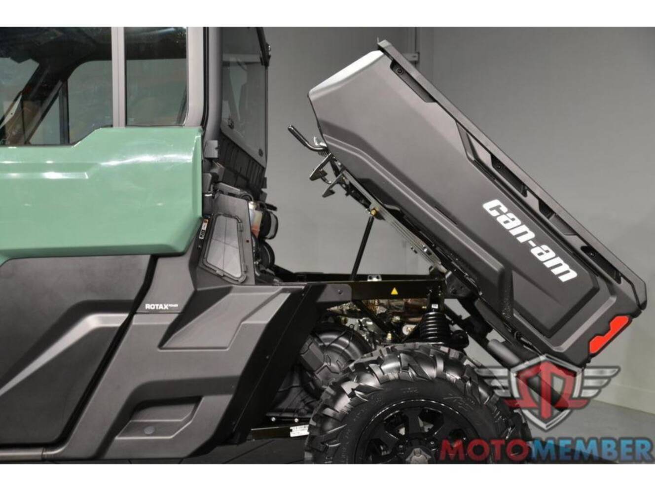 A photo of this 2026 Can-Am Defender DPS CAB HD10