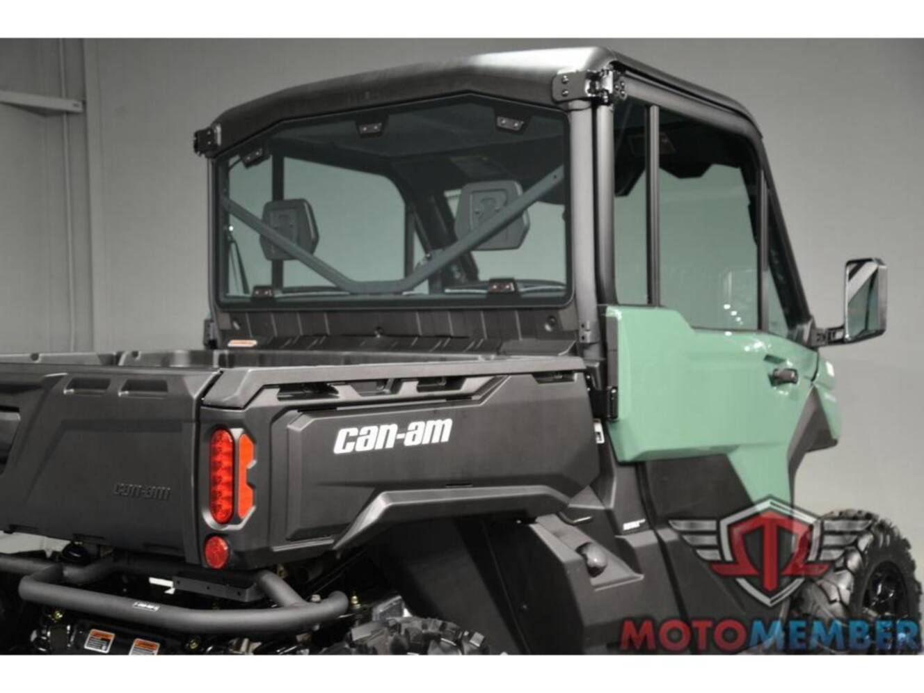 A photo of this 2026 Can-Am Defender DPS CAB HD10