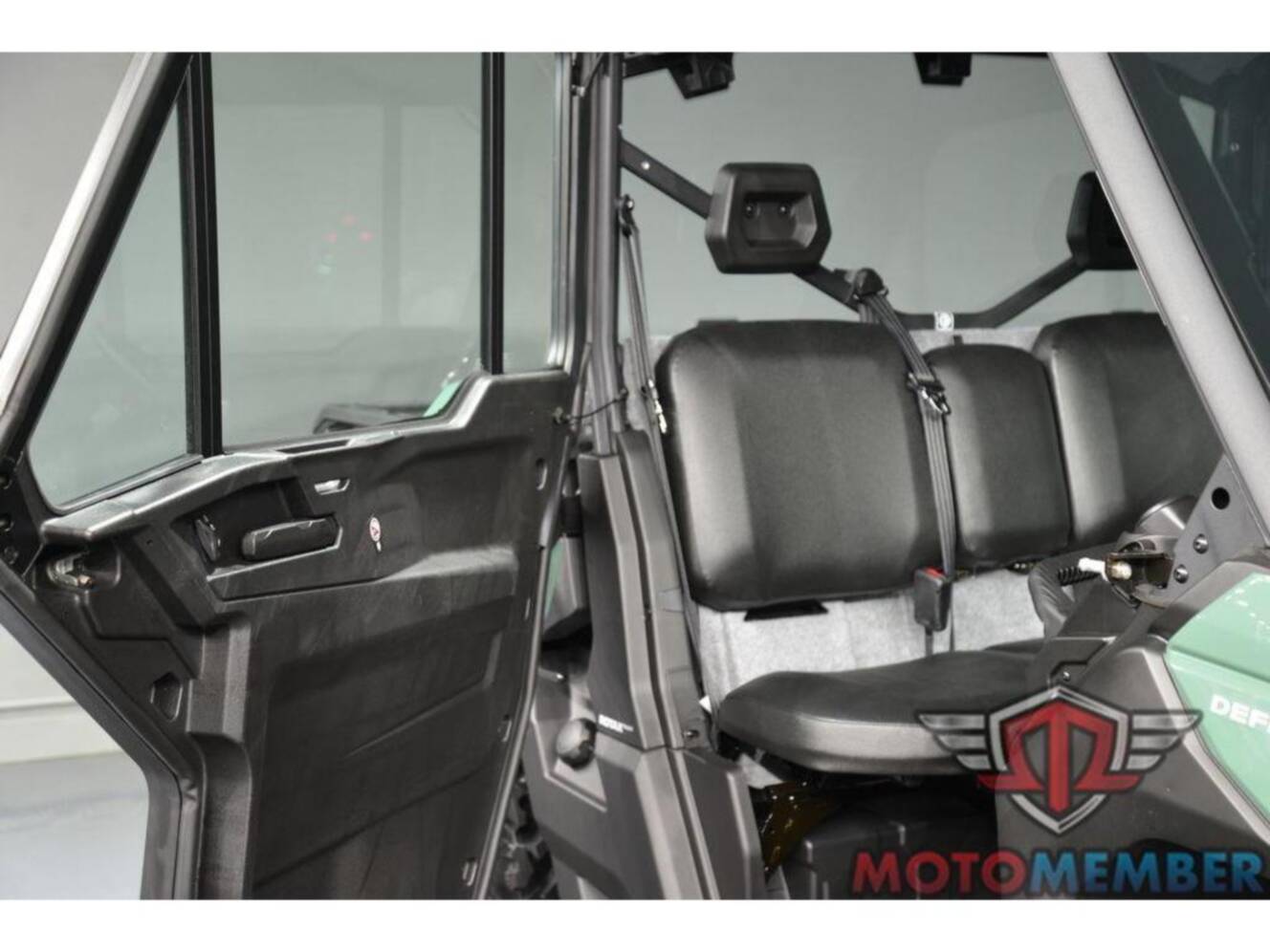 A photo of this 2026 Can-Am Defender DPS CAB HD10