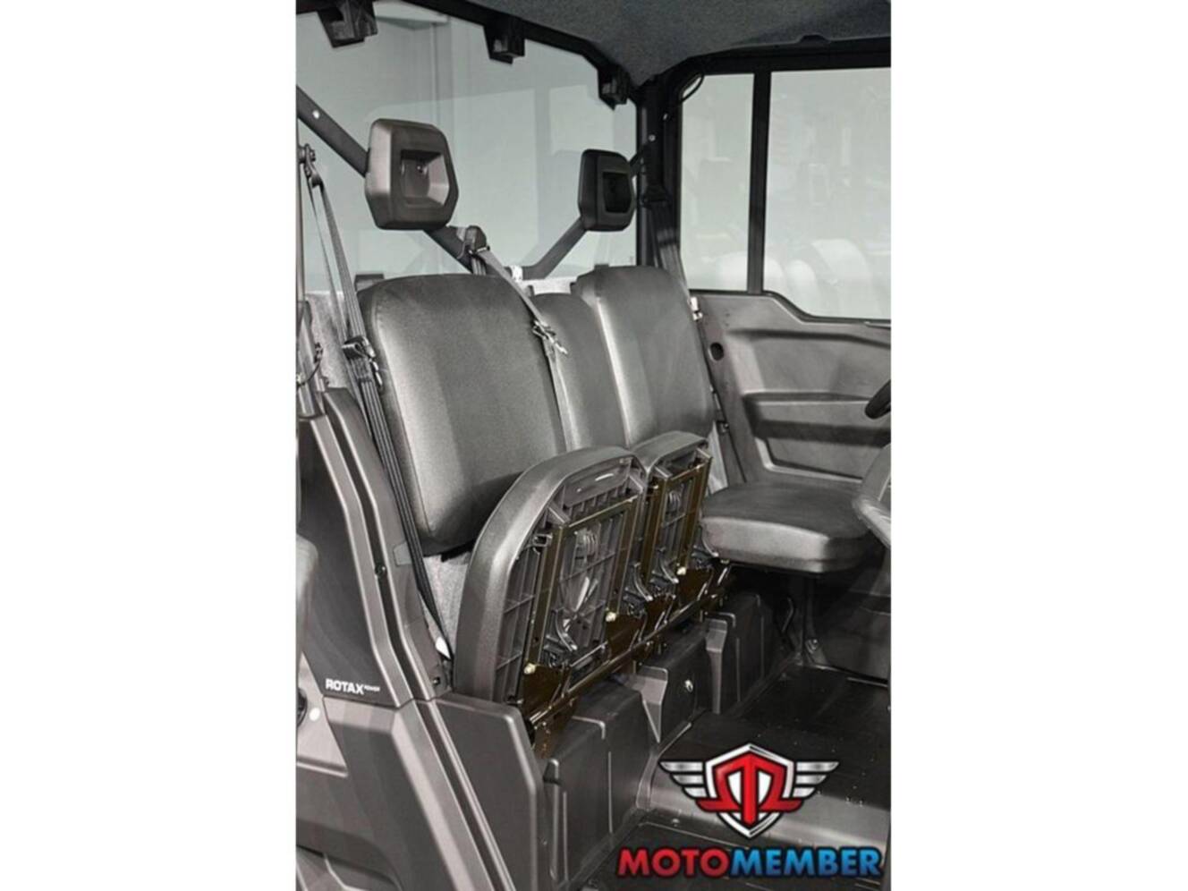 A photo of this 2026 Can-Am Defender DPS CAB HD10