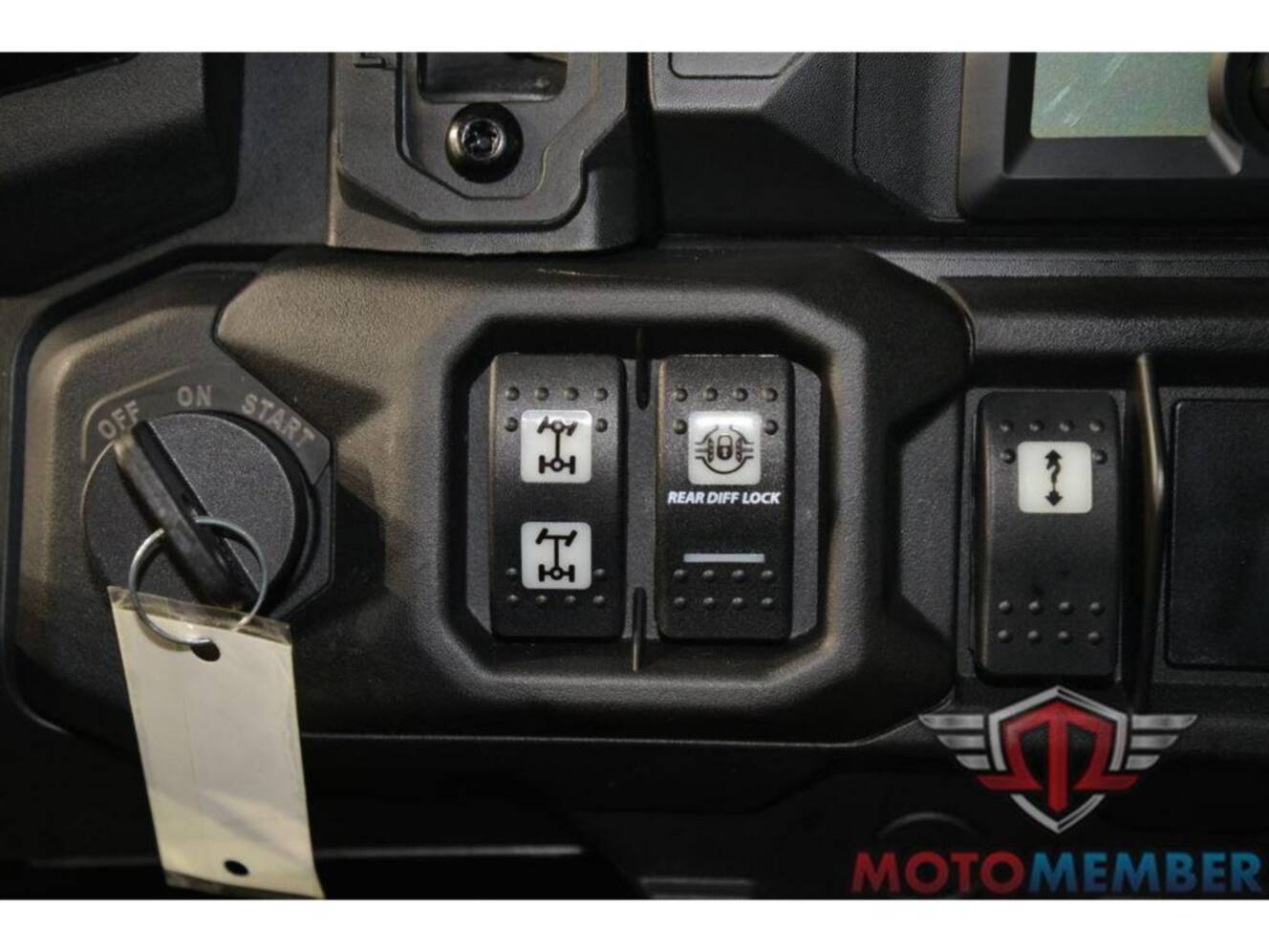 A photo of this 2026 Can-Am Defender DPS CAB HD10