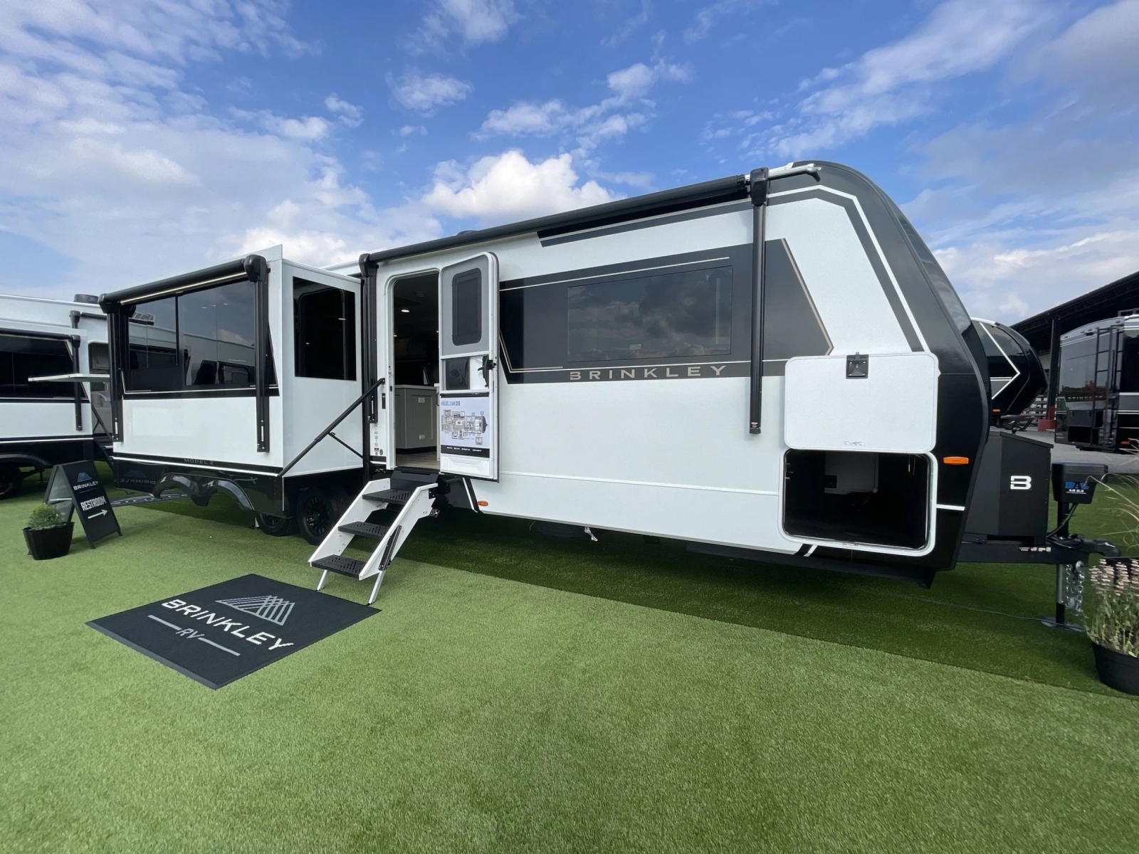 2027 Brinkley Rv Model Z AIR 315 in blue grass IA