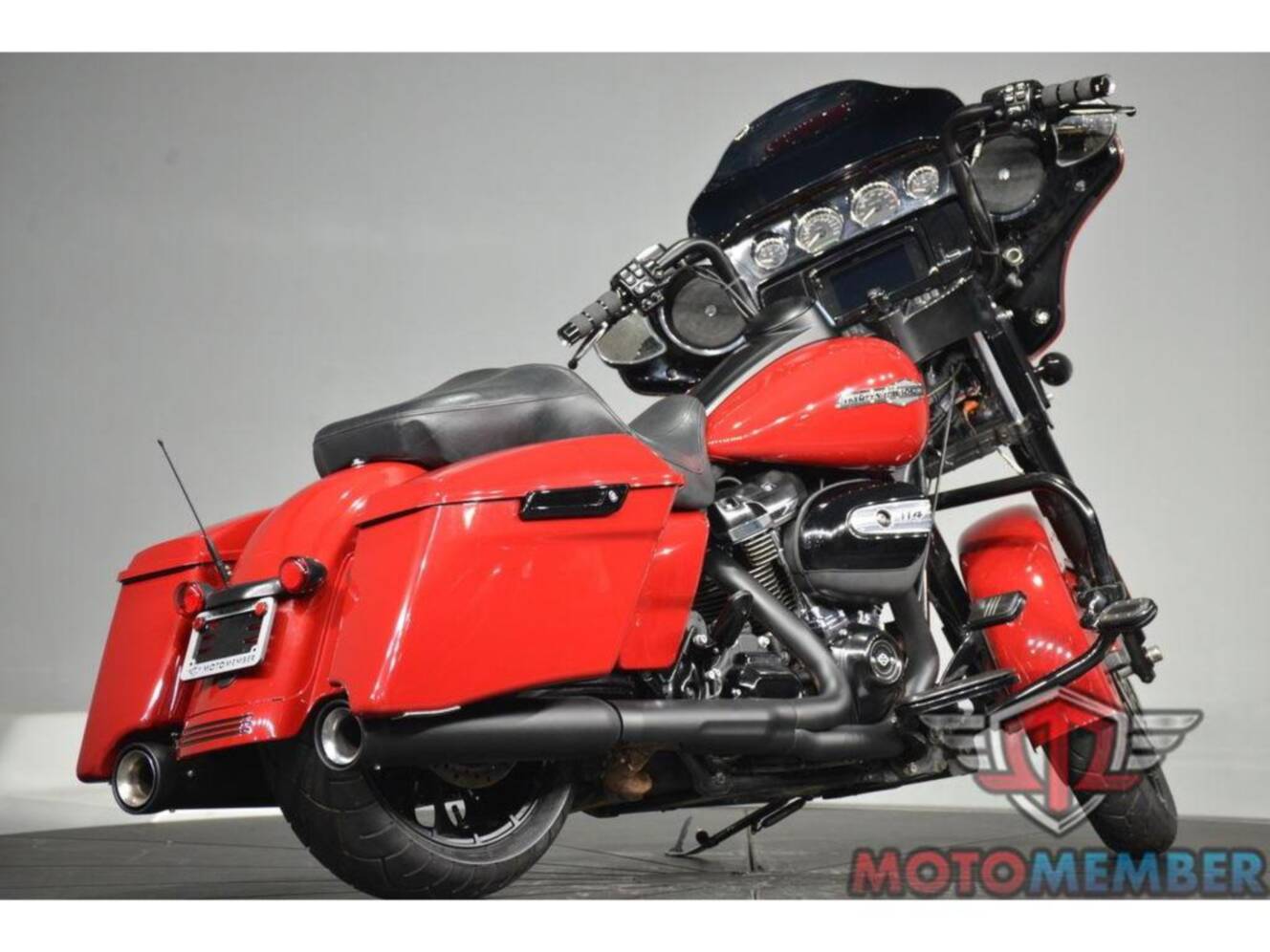A photo of this 2019 Harley-Davidson FLHXS - Street Glide® Special