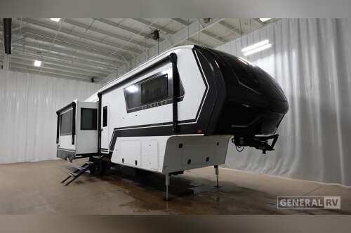 2027 Brinkley MODEL Z 3200 in north canton OH
