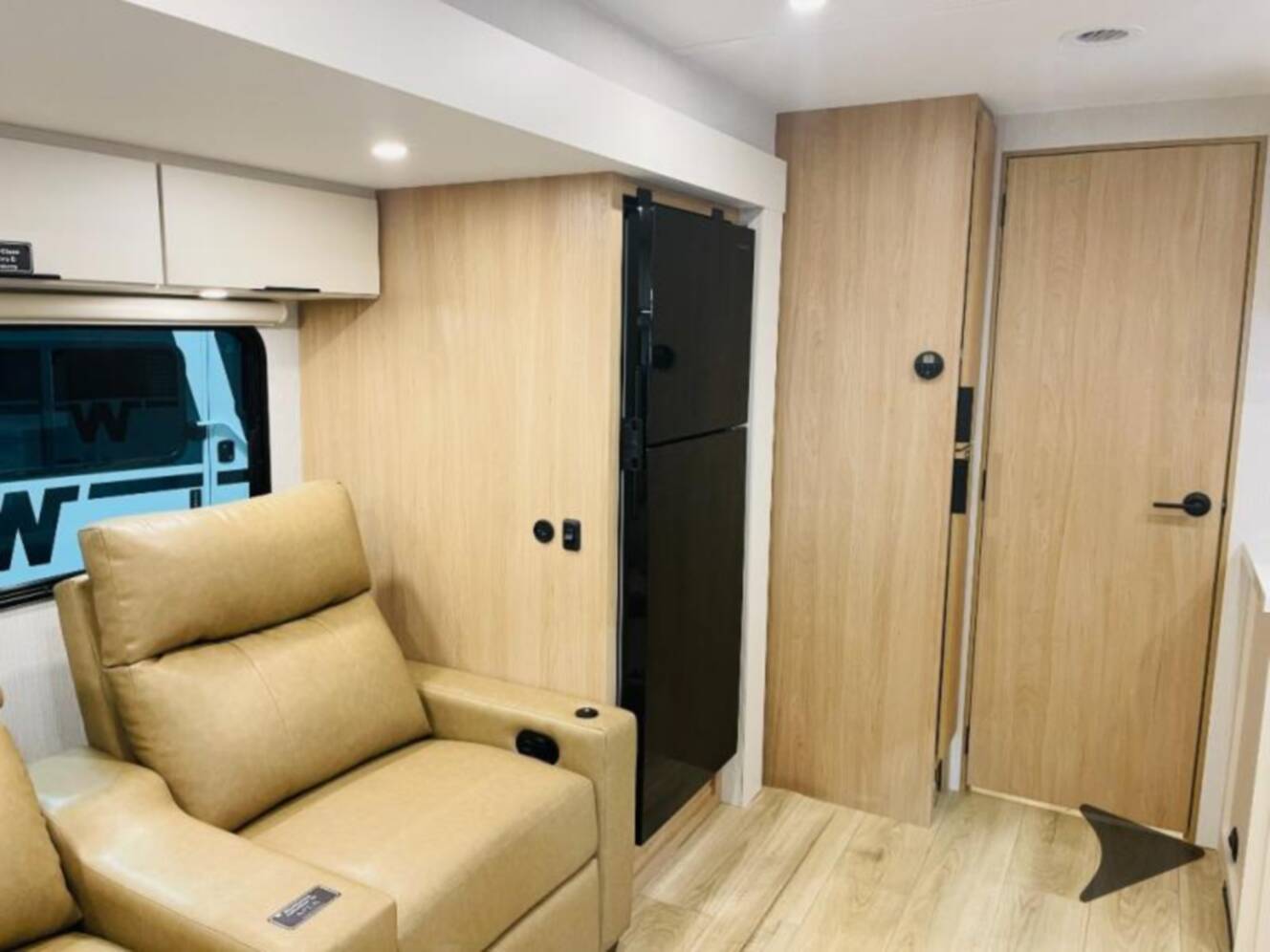 A photo of this 2026 Winnebago Thrive 25RLS