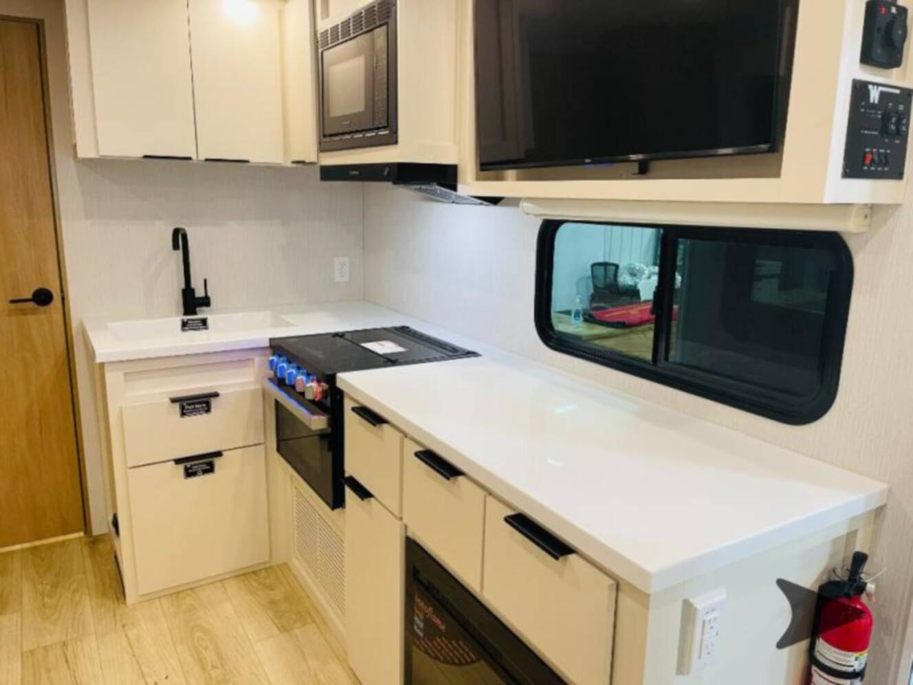 A photo of this 2026 Winnebago Thrive 25RLS