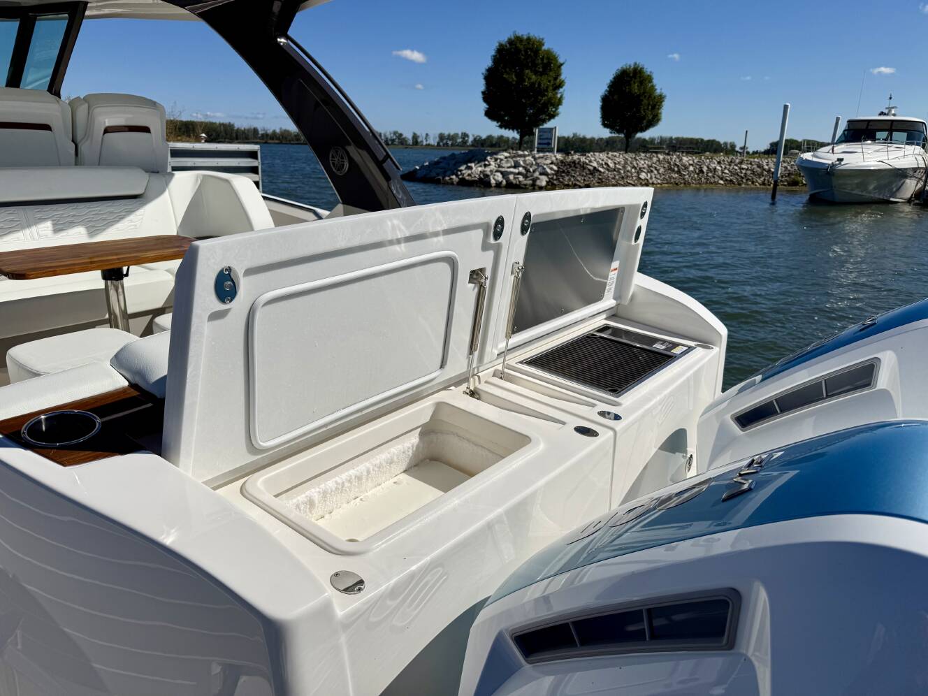A photo of this 2027 Tiara Yachts 39LS