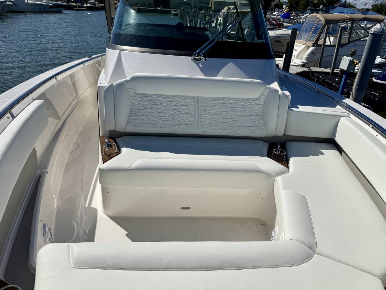 A photo of this 2027 Tiara Yachts 39LS