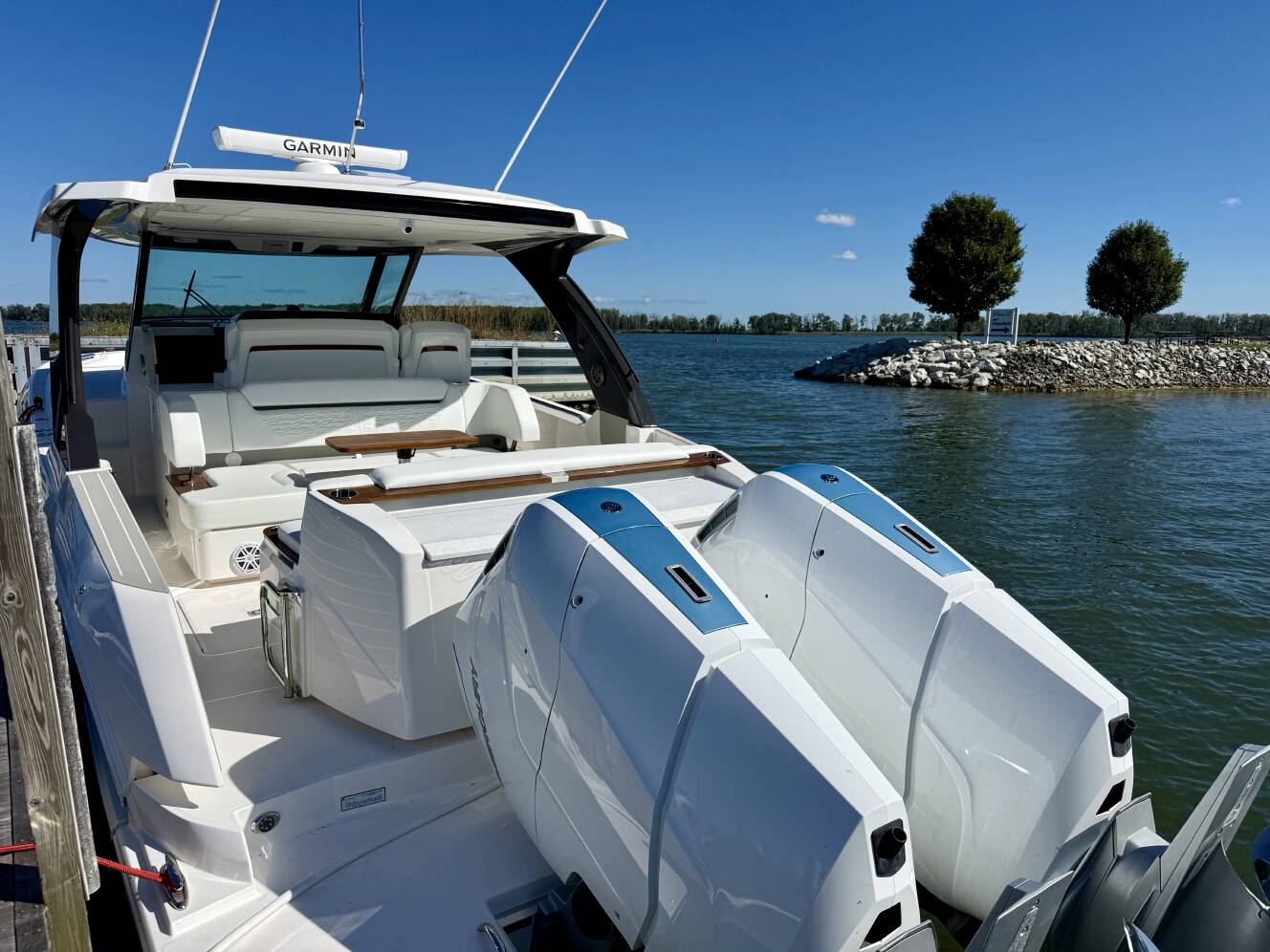 A photo of this 2027 Tiara Yachts 39LS