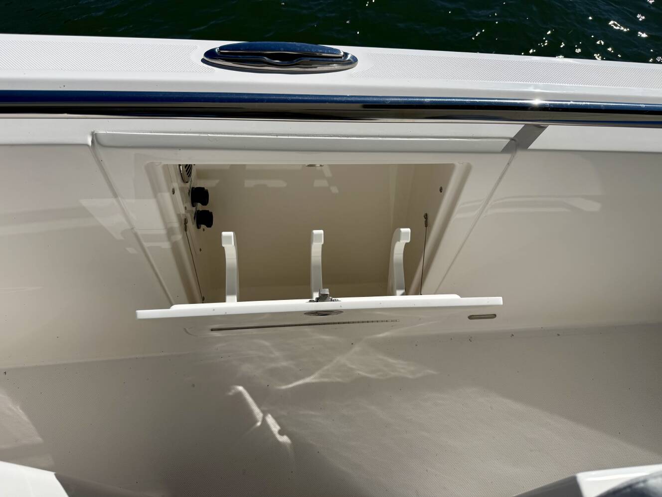 A photo of this 2027 Tiara Yachts 39LS