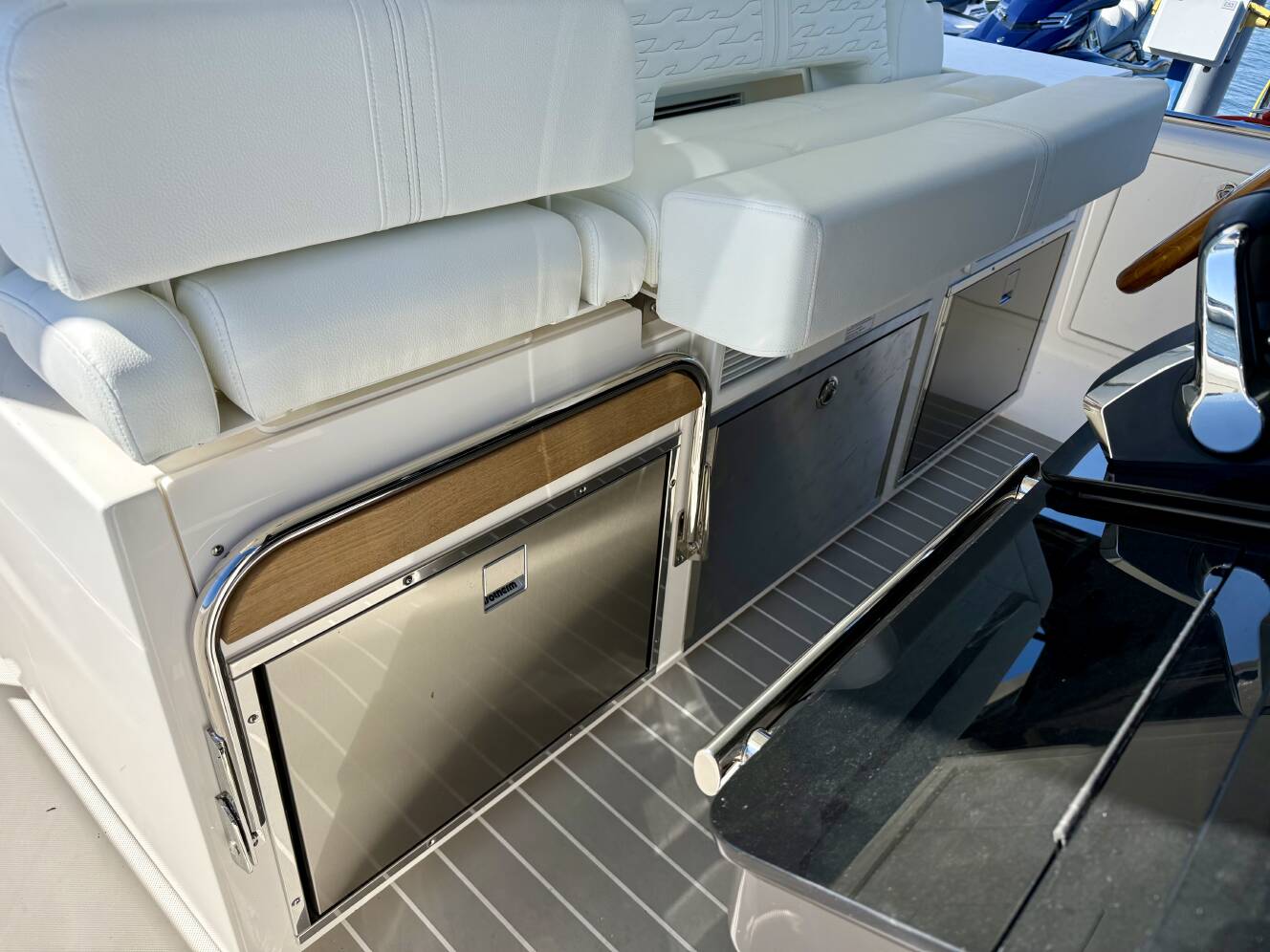 A photo of this 2027 Tiara Yachts 39LS