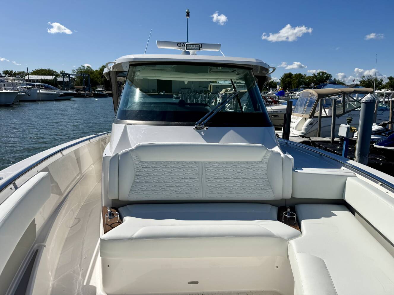 A photo of this 2027 Tiara Yachts 39LS