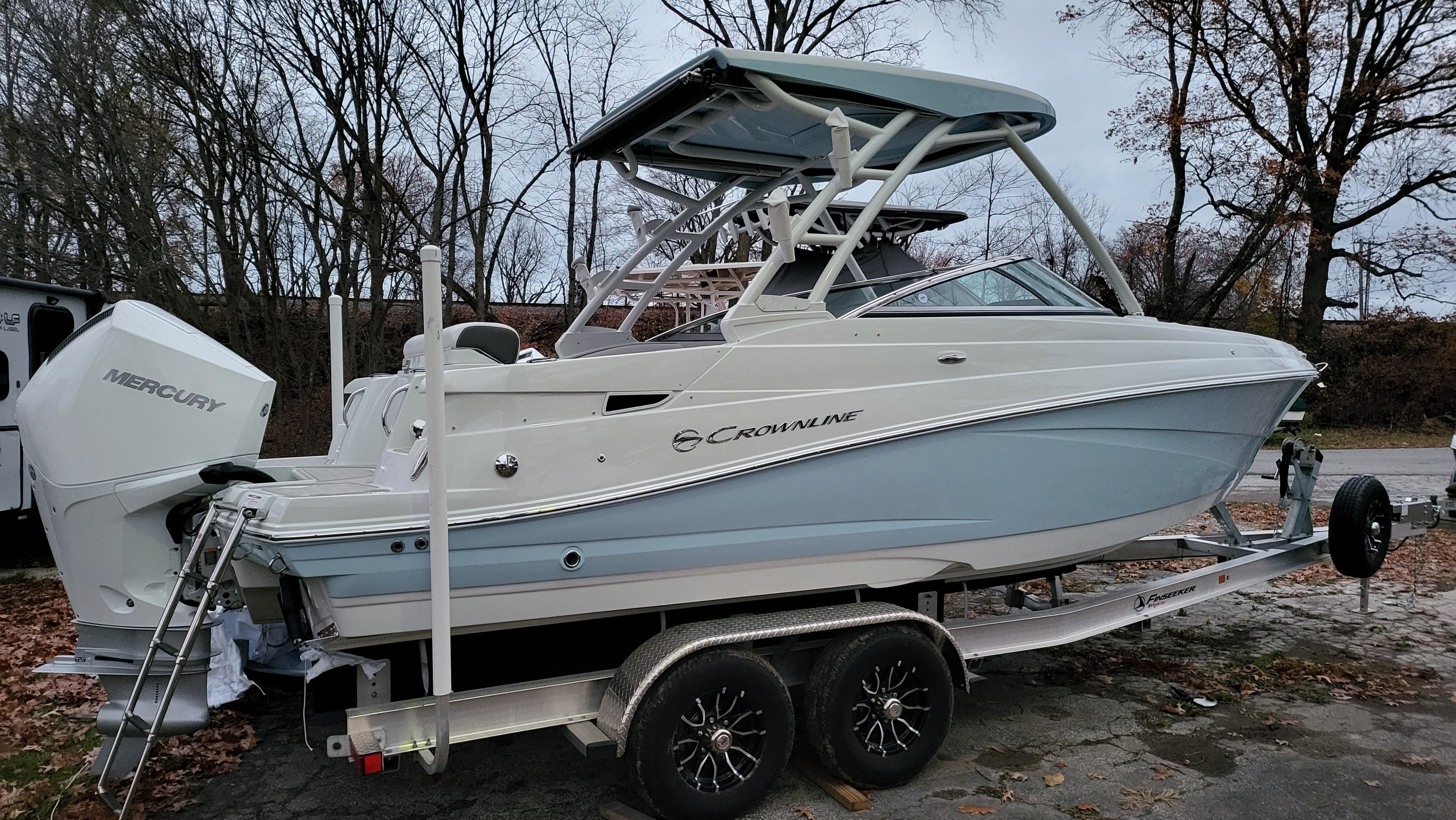 2025 Finseeker 240 Finseeker DC w/ 300 HP DTS Mercury Outboard & Alumi in vermilion OH