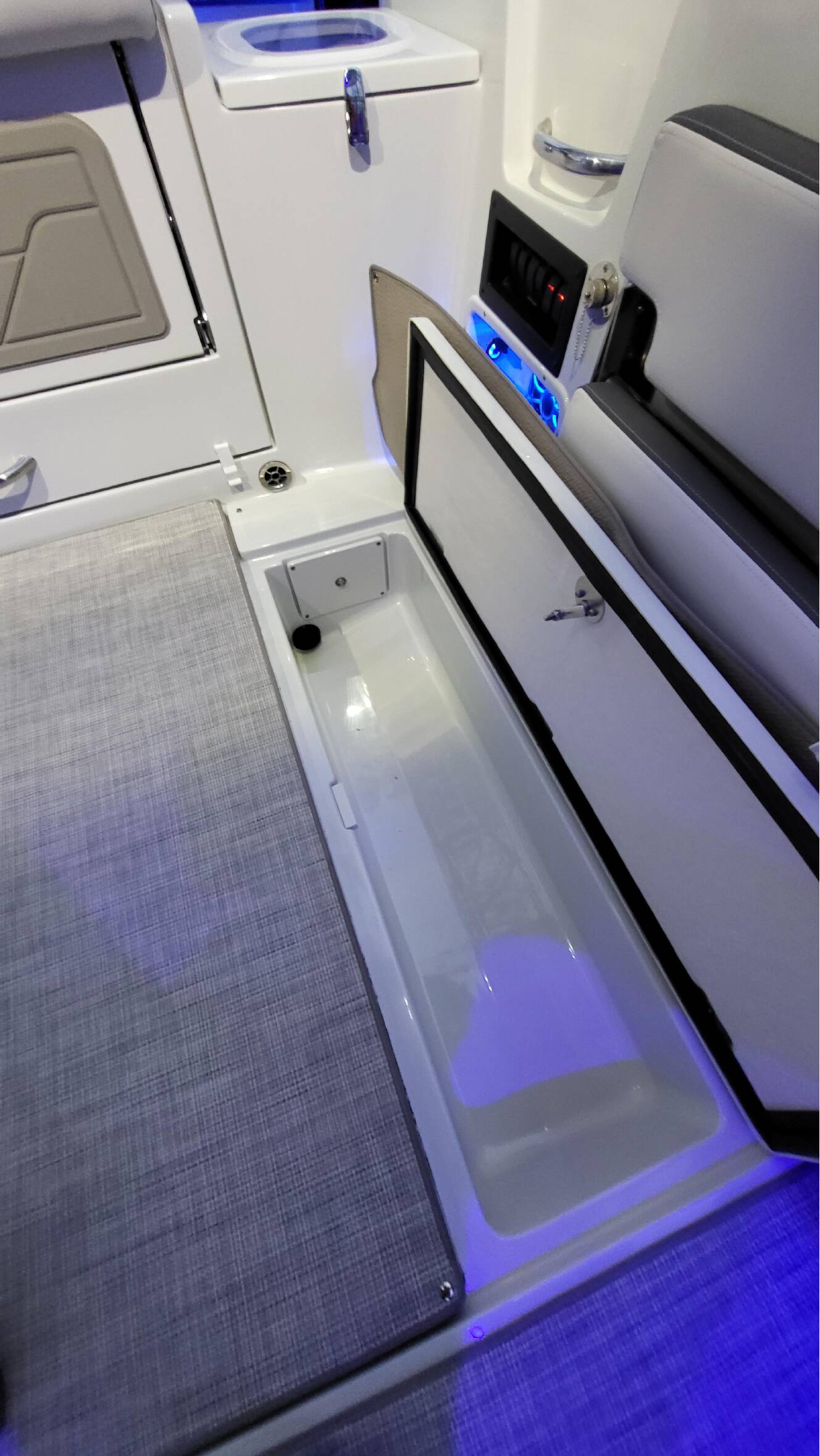 A photo of this 2025 Finseeker 240 Finseeker DC w/ 300 HP DTS Mercury Outboard & Alumi