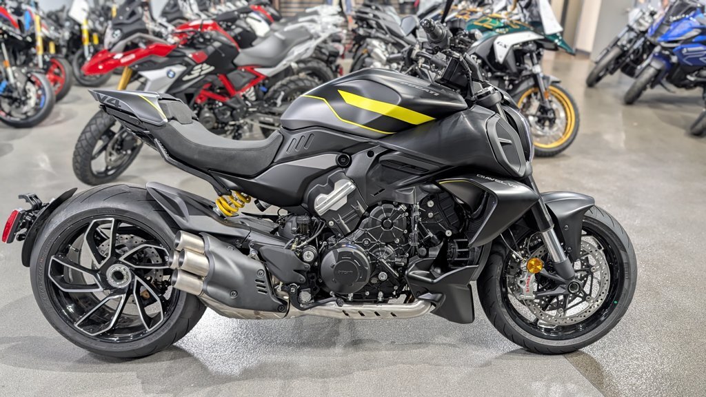 2026 Ducati Diavel V4 Dark Stealth Yellow V4 in Greensboro, NC