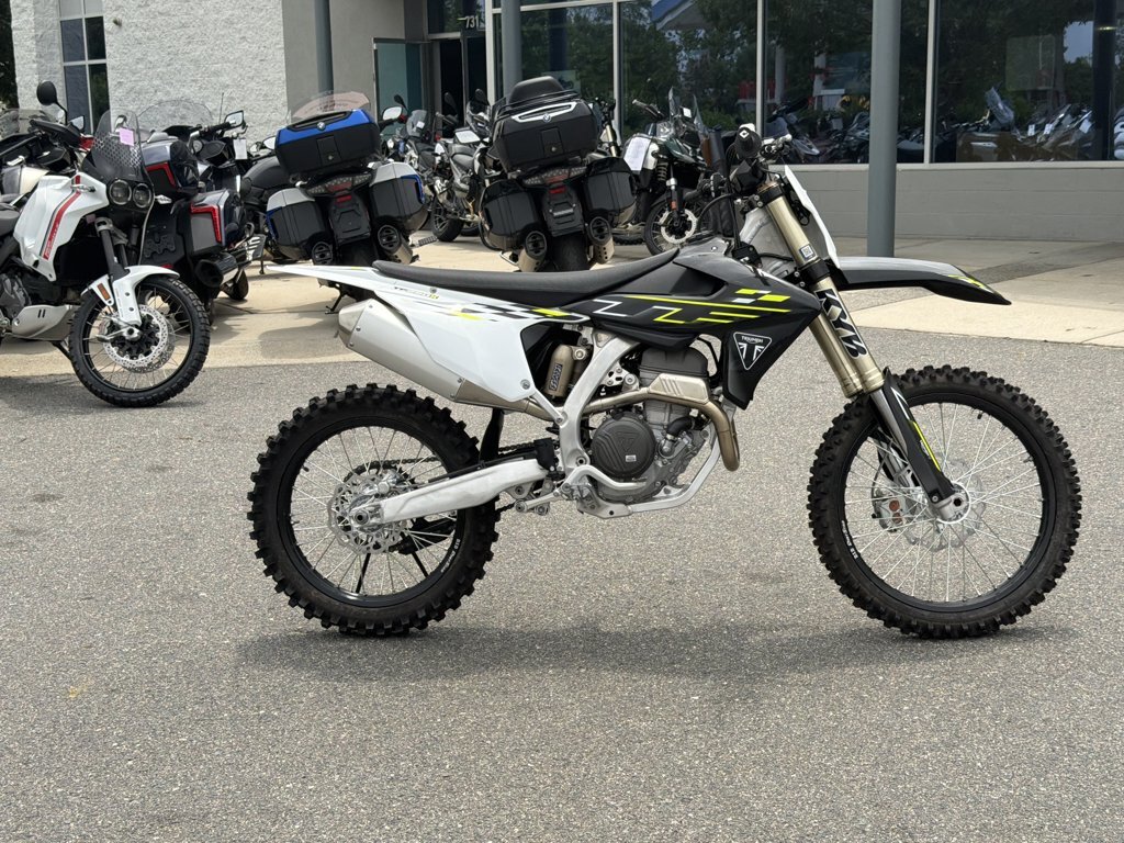 2026 Triumph Jet Black Pure White 450-C in Charlotte, NC