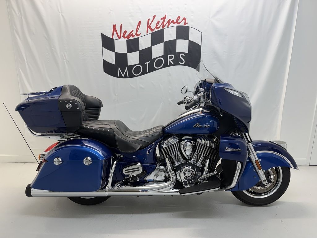 2019 Indian Motorcycle® Roadmaster® Icon Series Deep Water Metallic/Brilliant BASE in Winston Salem, NC