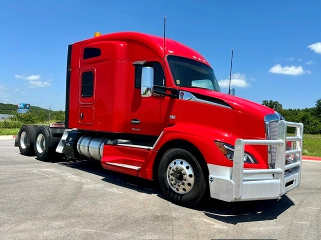 2022 KENWORTH T680 in Fort Worth, TX
