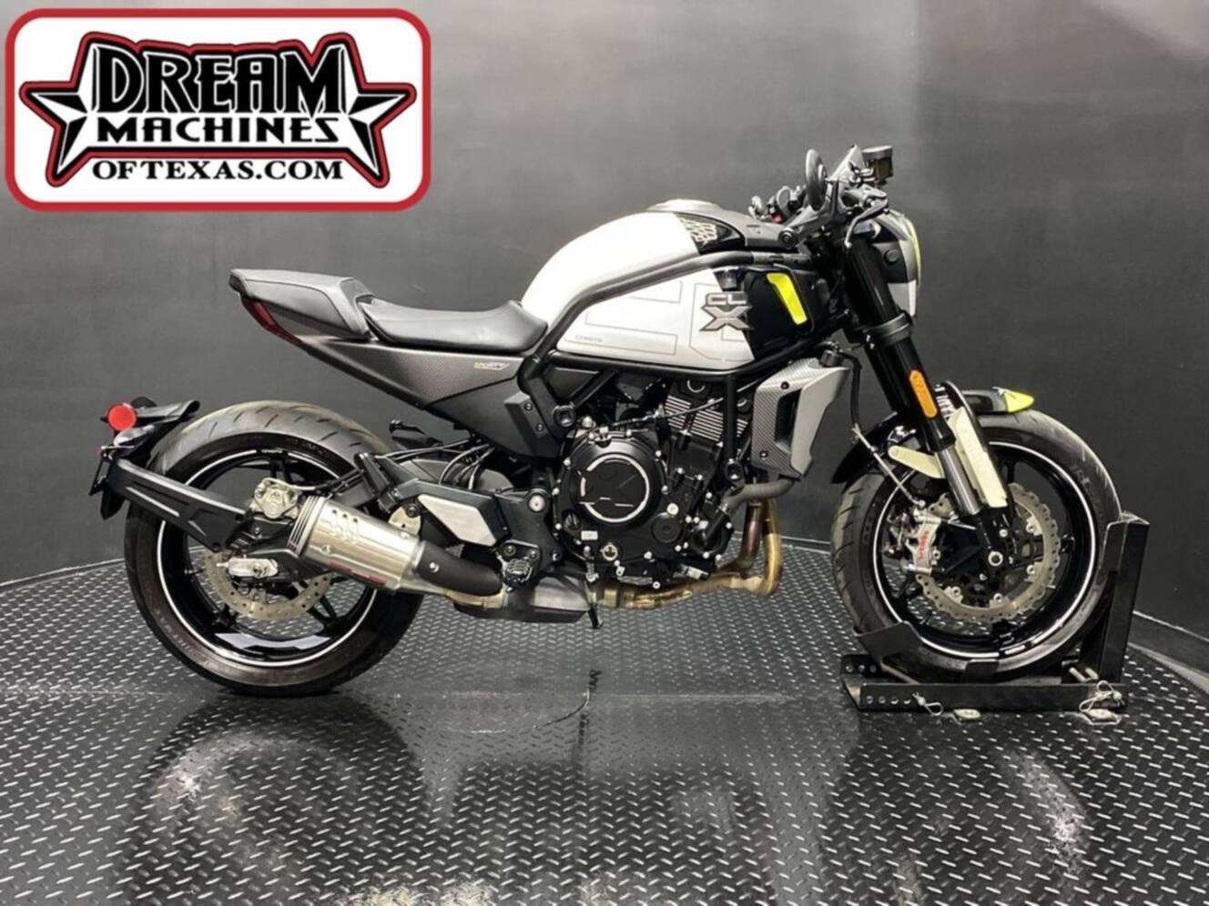 A photo of this 2022 CFMOTO 700CL-X Sport