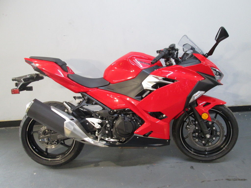 2021 Kawasaki Ninja® 400 ABS Passion Red 400 ABS in Lewis Center, OH