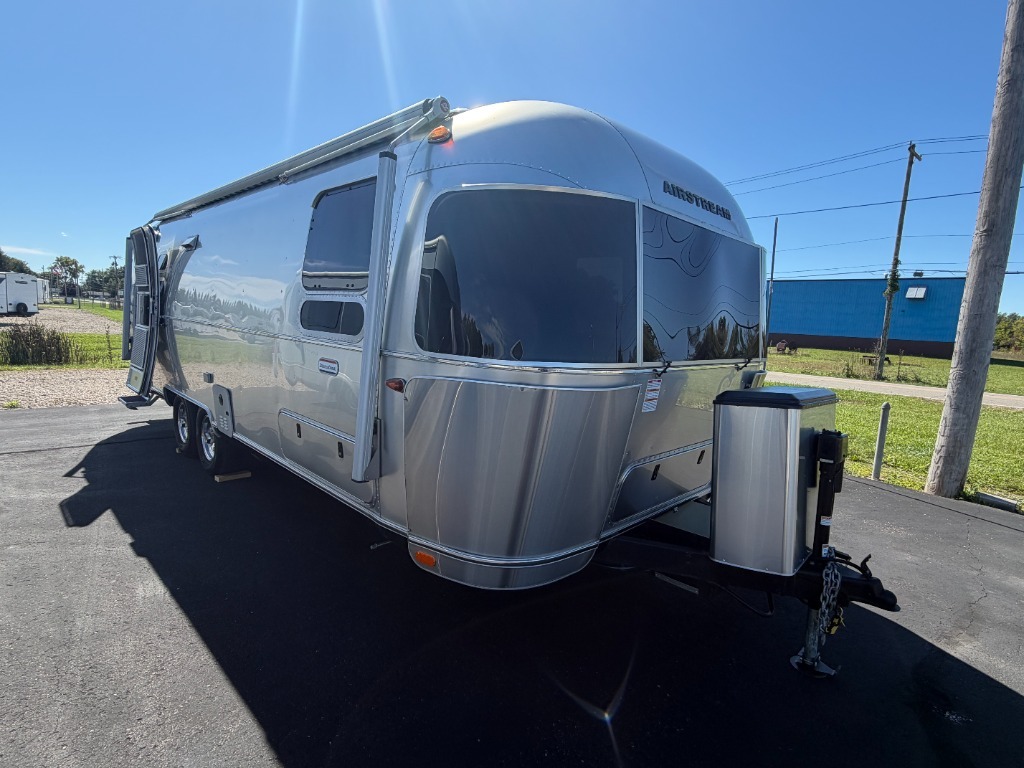 2023 Airstream International 27FB Twin RV