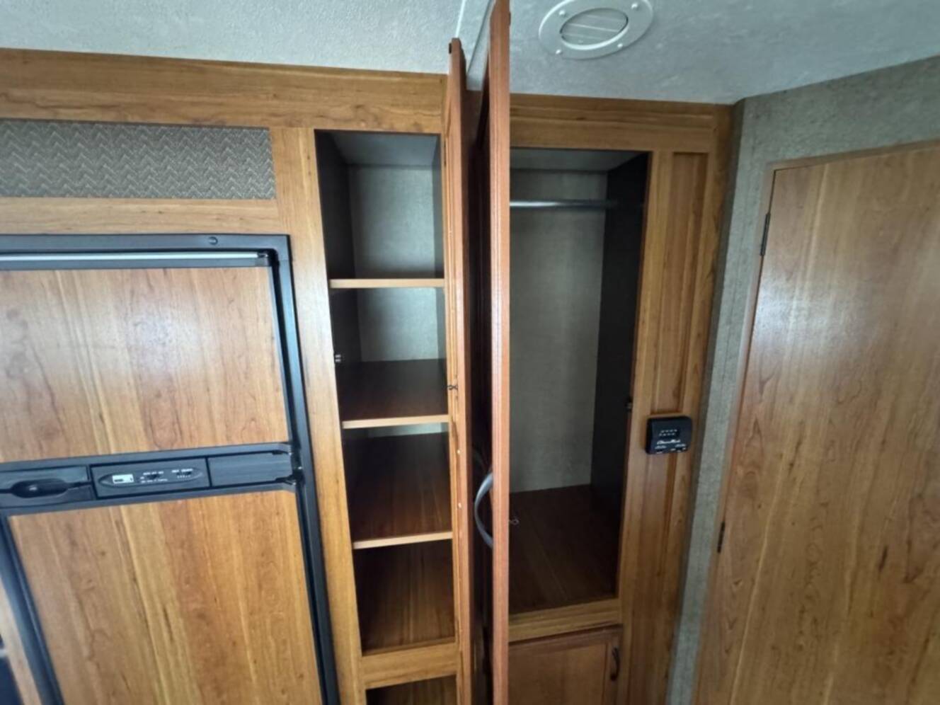 A photo of this 2015 Starcraft AR-ONE MAXX 27BHS