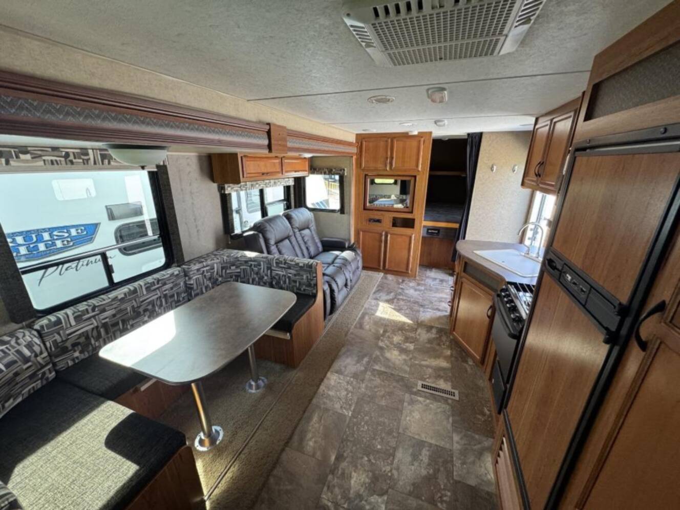 A photo of this 2015 Starcraft AR-ONE MAXX 27BHS