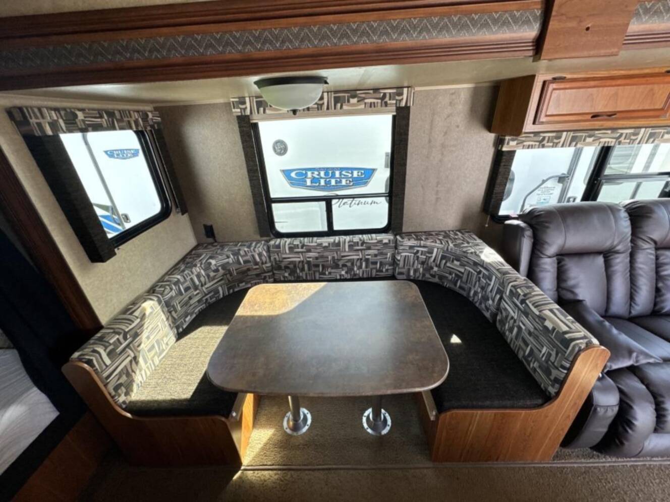 A photo of this 2015 Starcraft AR-ONE MAXX 27BHS