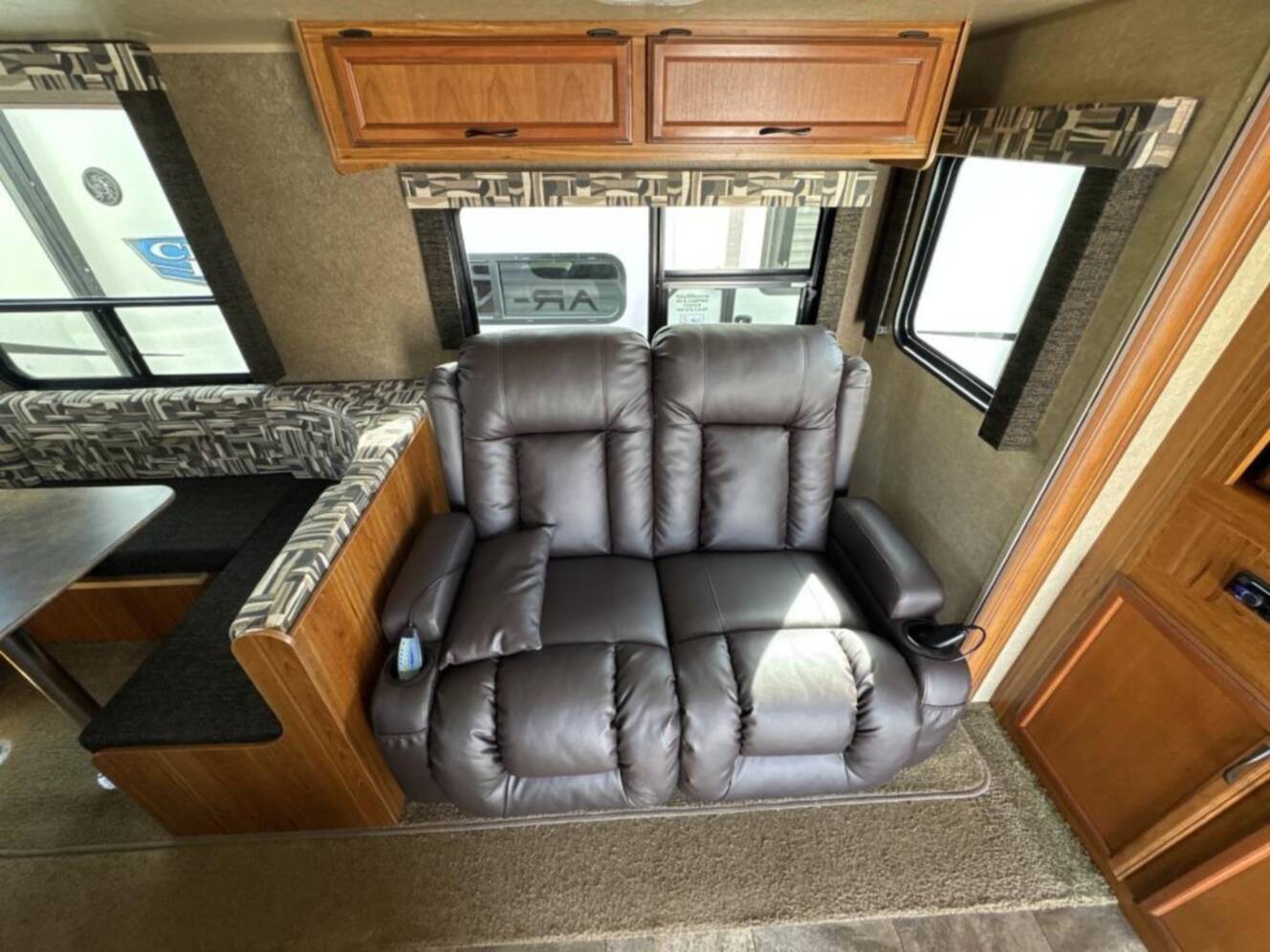 A photo of this 2015 Starcraft AR-ONE MAXX 27BHS