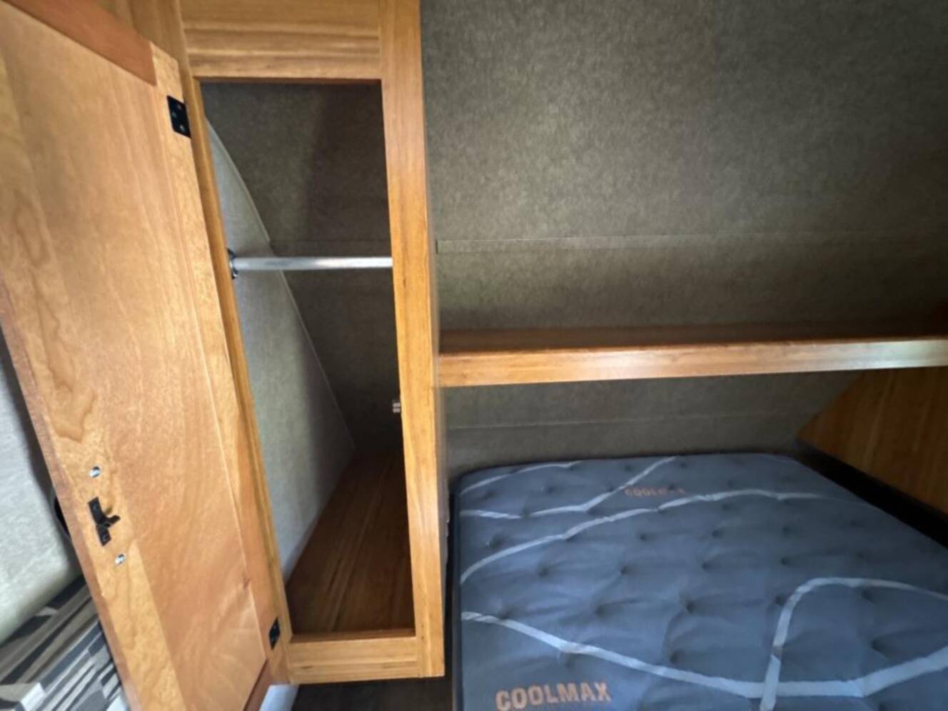 A photo of this 2015 Starcraft AR-ONE MAXX 27BHS