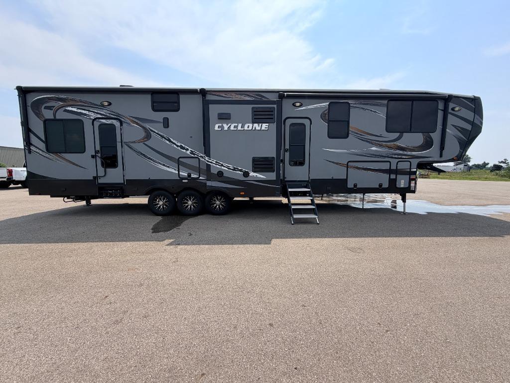 2015 Heartland Cyclone 4114 in holland MI