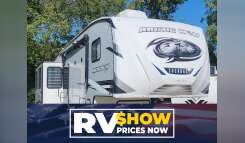 2022 Forest River ARCTIC WOLF 327MB RV