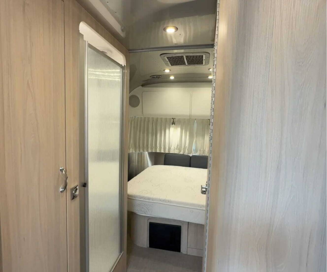 A photo of this 2023 Airstream Globetrotter 25FB Queen