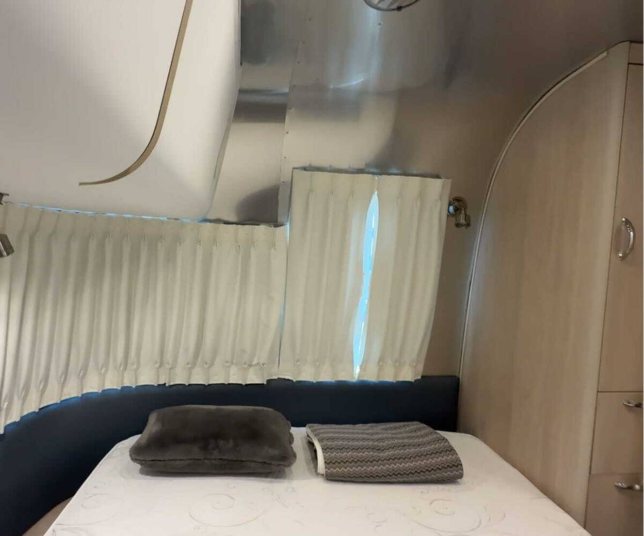 A photo of this 2023 Airstream Globetrotter 25FB Queen