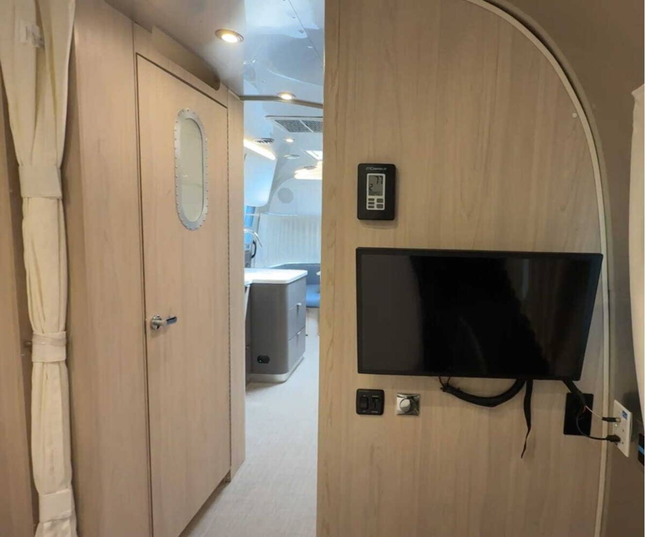 A photo of this 2023 Airstream Globetrotter 25FB Queen